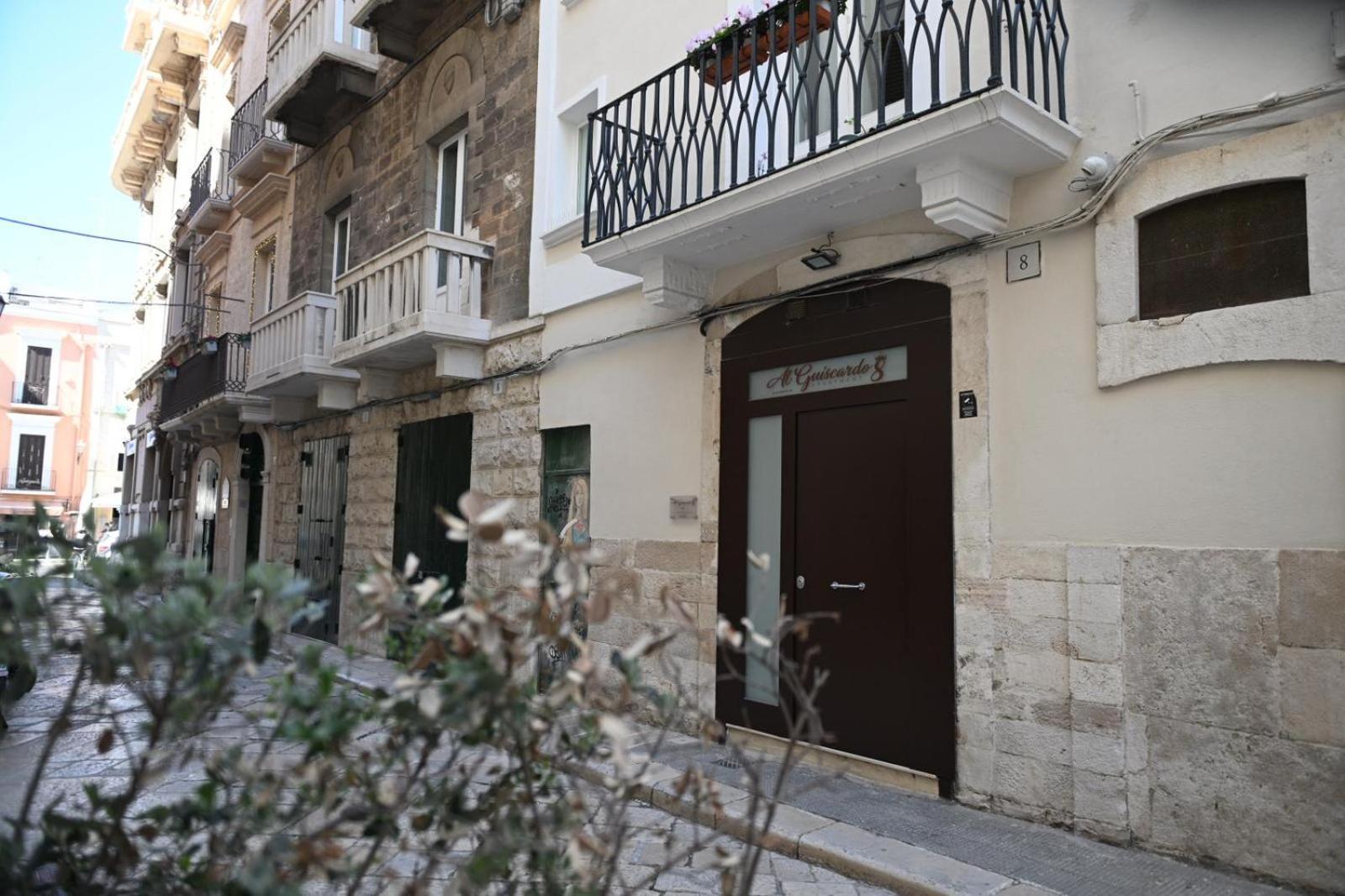 Al Guiscardo 8 Bed and Breakfast Bari Exteriör bild