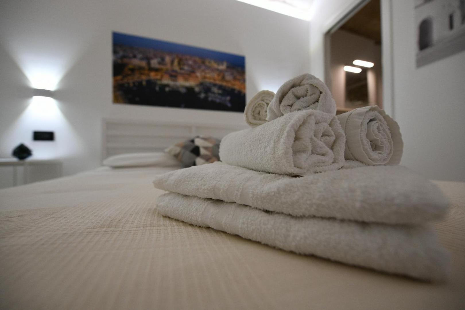 Al Guiscardo 8 Bed and Breakfast Bari Exteriör bild