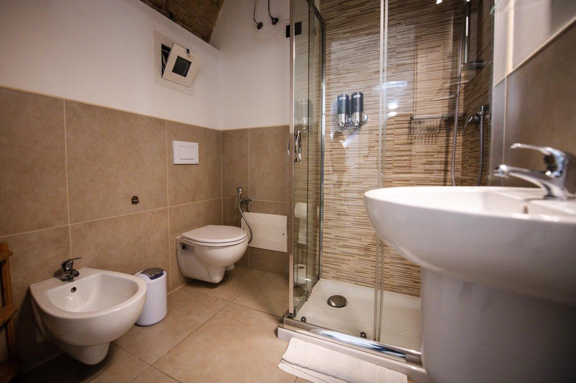 Al Guiscardo 8 Bed and Breakfast Bari Exteriör bild